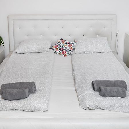 Sunshine Parkside Hideaway - 3 Bedroom - By Upstairs Cracovie Extérieur photo
