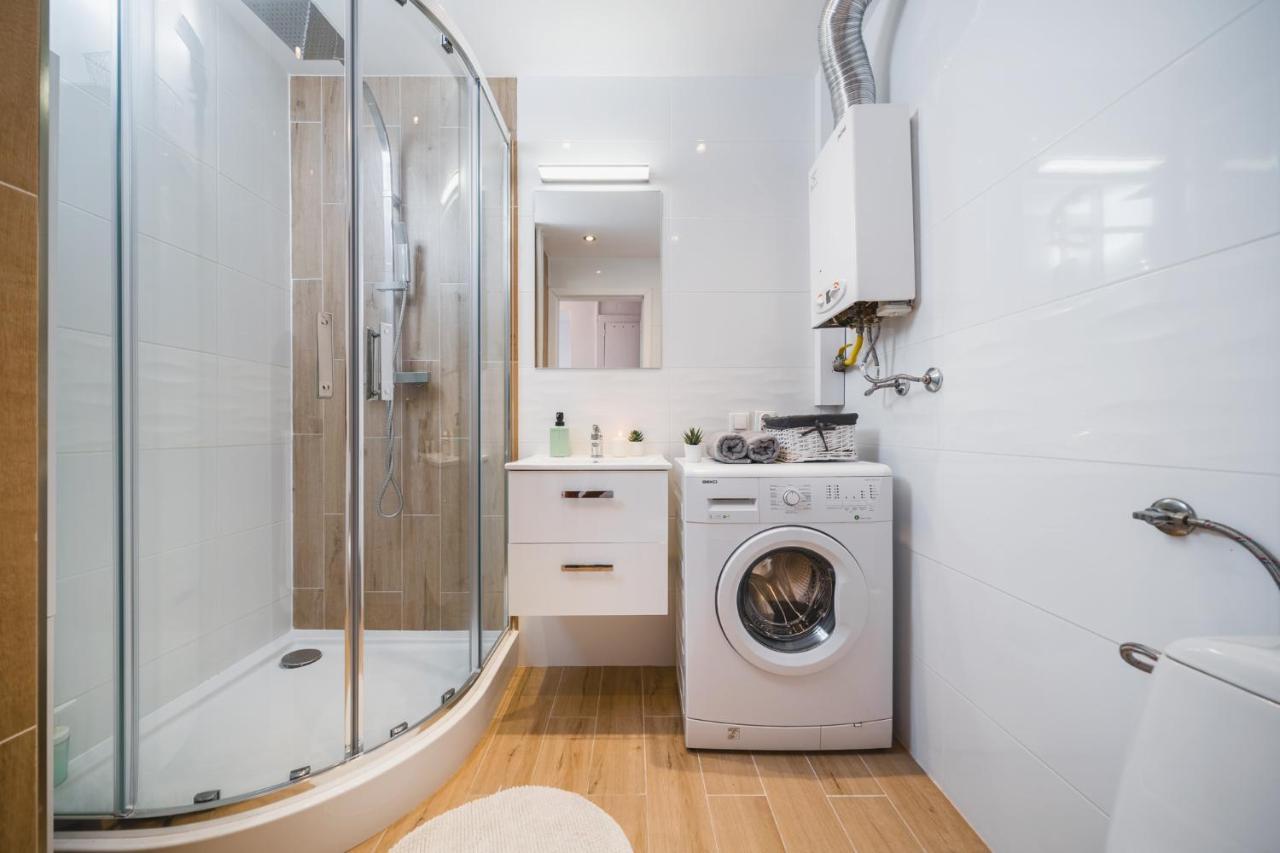 Sunshine Parkside Hideaway - 3 Bedroom - By Upstairs Cracovie Extérieur photo