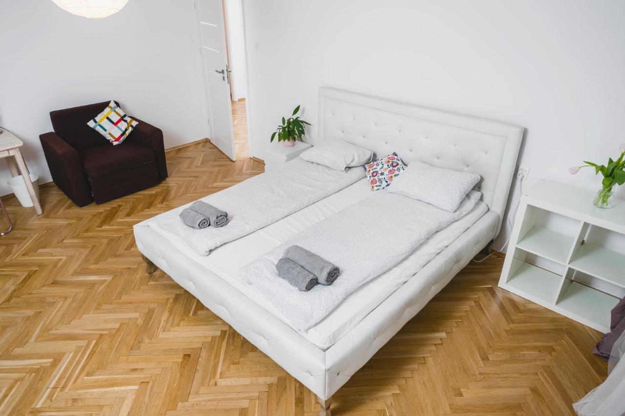 Sunshine Parkside Hideaway - 3 Bedroom - By Upstairs Cracovie Extérieur photo