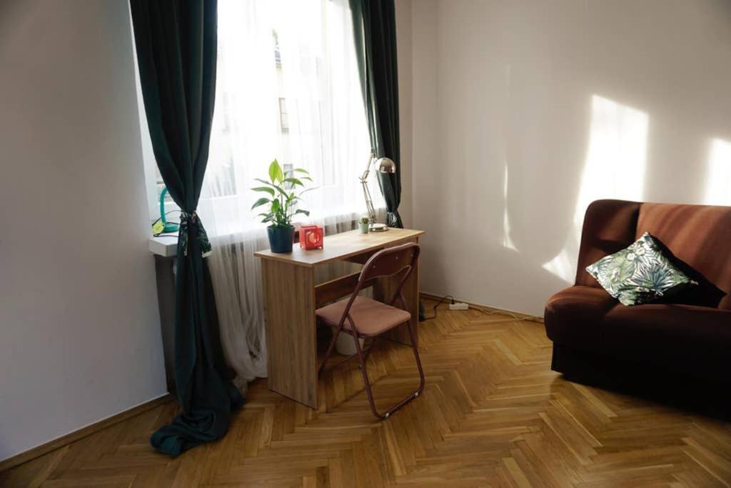 Sunshine Parkside Hideaway - 3 Bedroom - By Upstairs Cracovie Extérieur photo