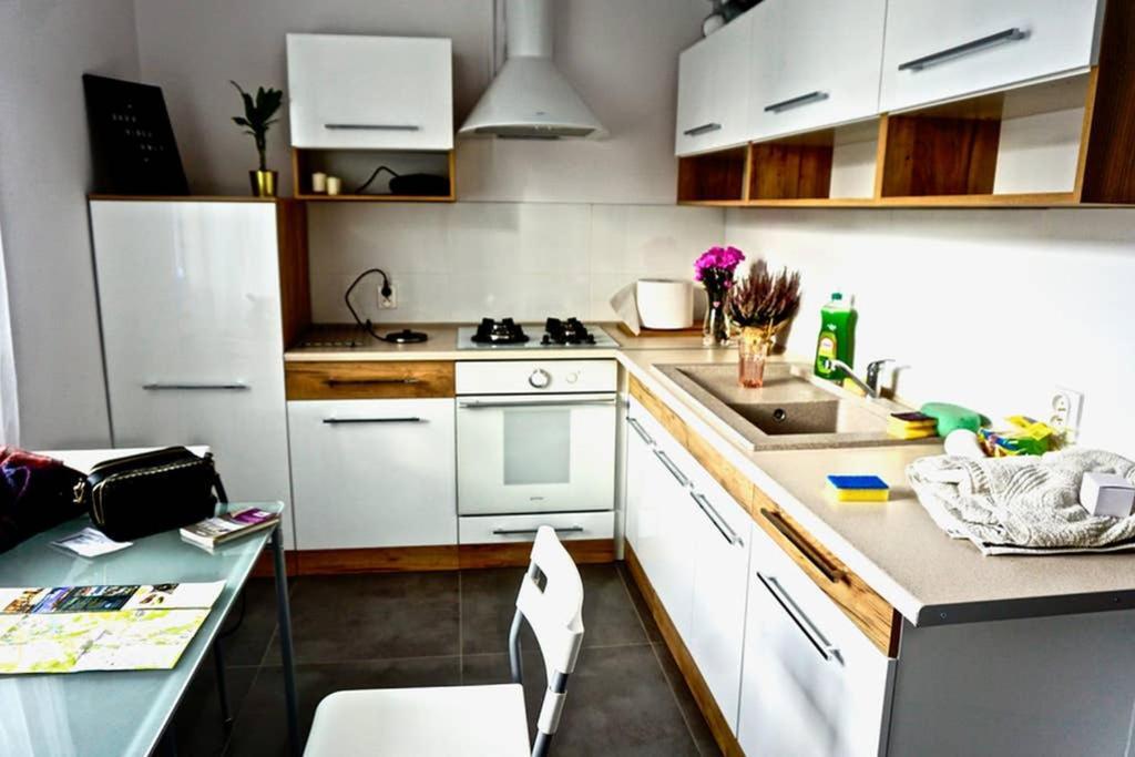 Sunshine Parkside Hideaway - 3 Bedroom - By Upstairs Cracovie Extérieur photo