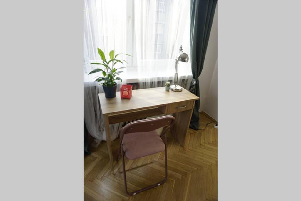 Sunshine Parkside Hideaway - 3 Bedroom - By Upstairs Cracovie Extérieur photo