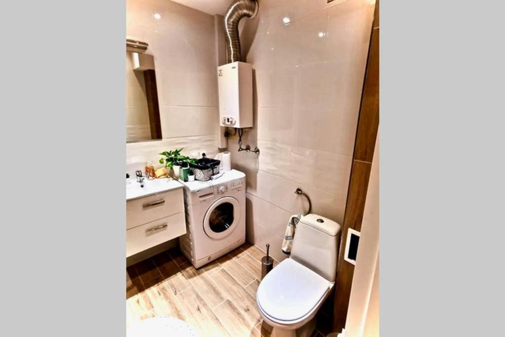 Sunshine Parkside Hideaway - 3 Bedroom - By Upstairs Cracovie Extérieur photo